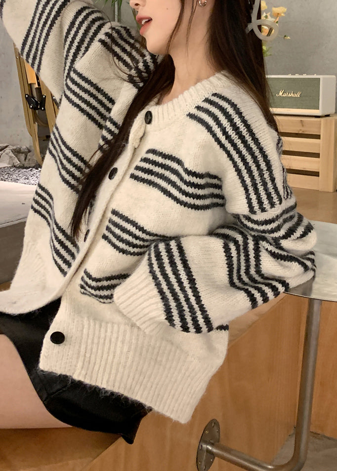 Elegantly Styled Cardigan for Everyday Wear