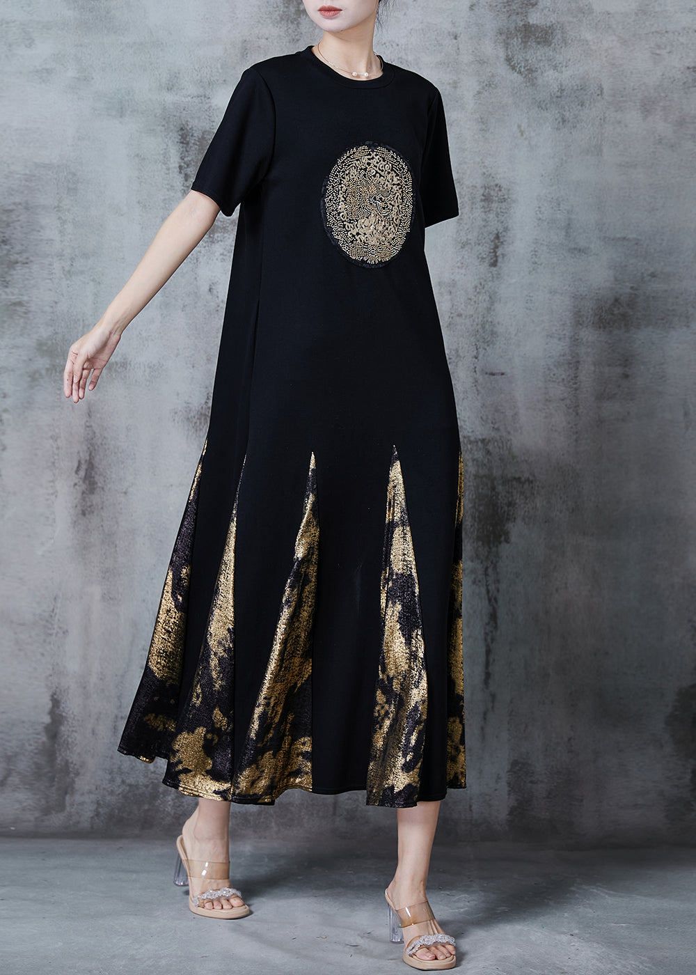 Effortlessly Elegant Dress with a Timeless Design