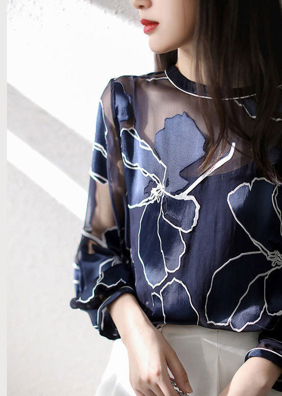 Well Tailored Blouse with a Graceful Silhouette