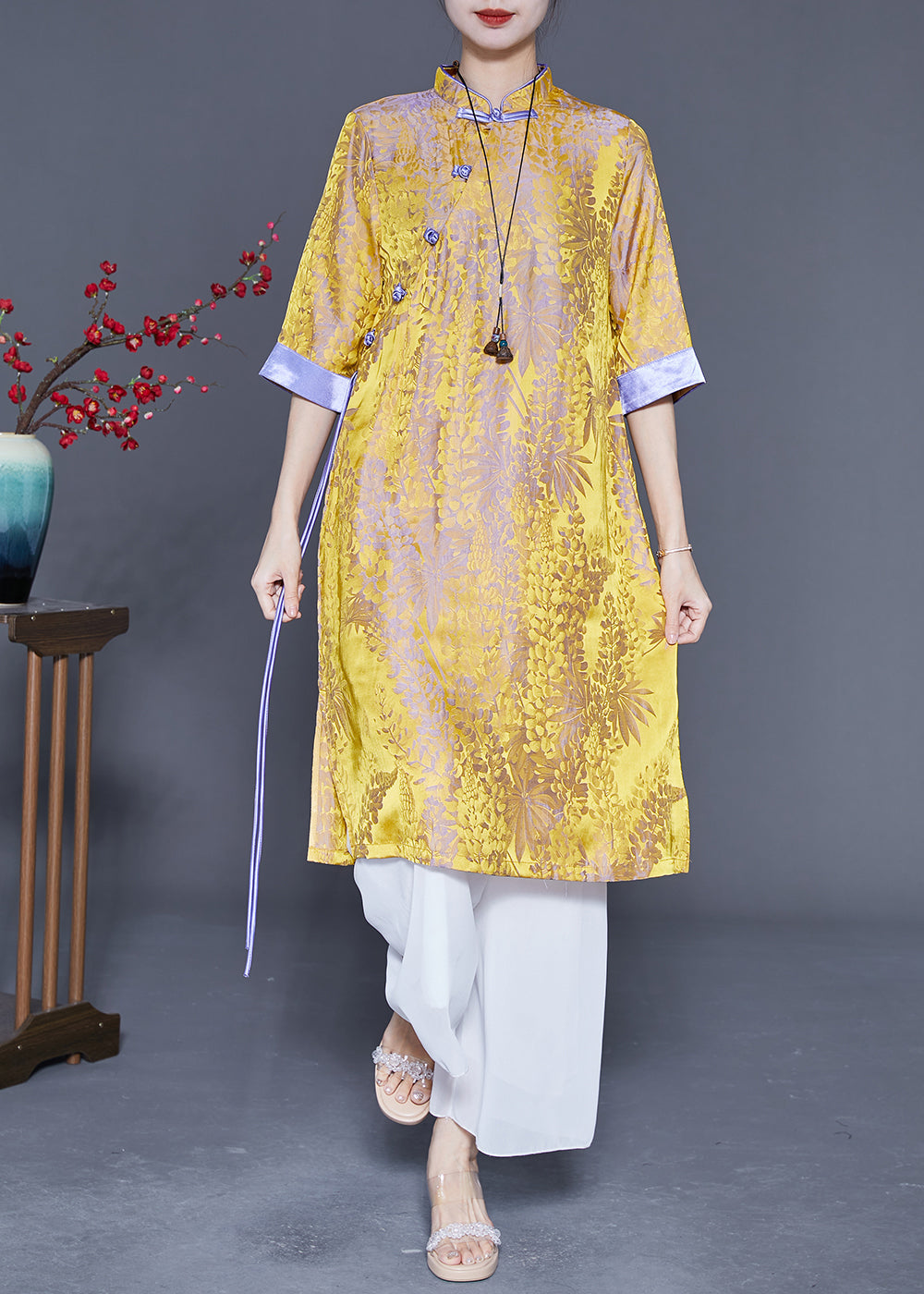Beautifully Finished Dress in a Timeless Design