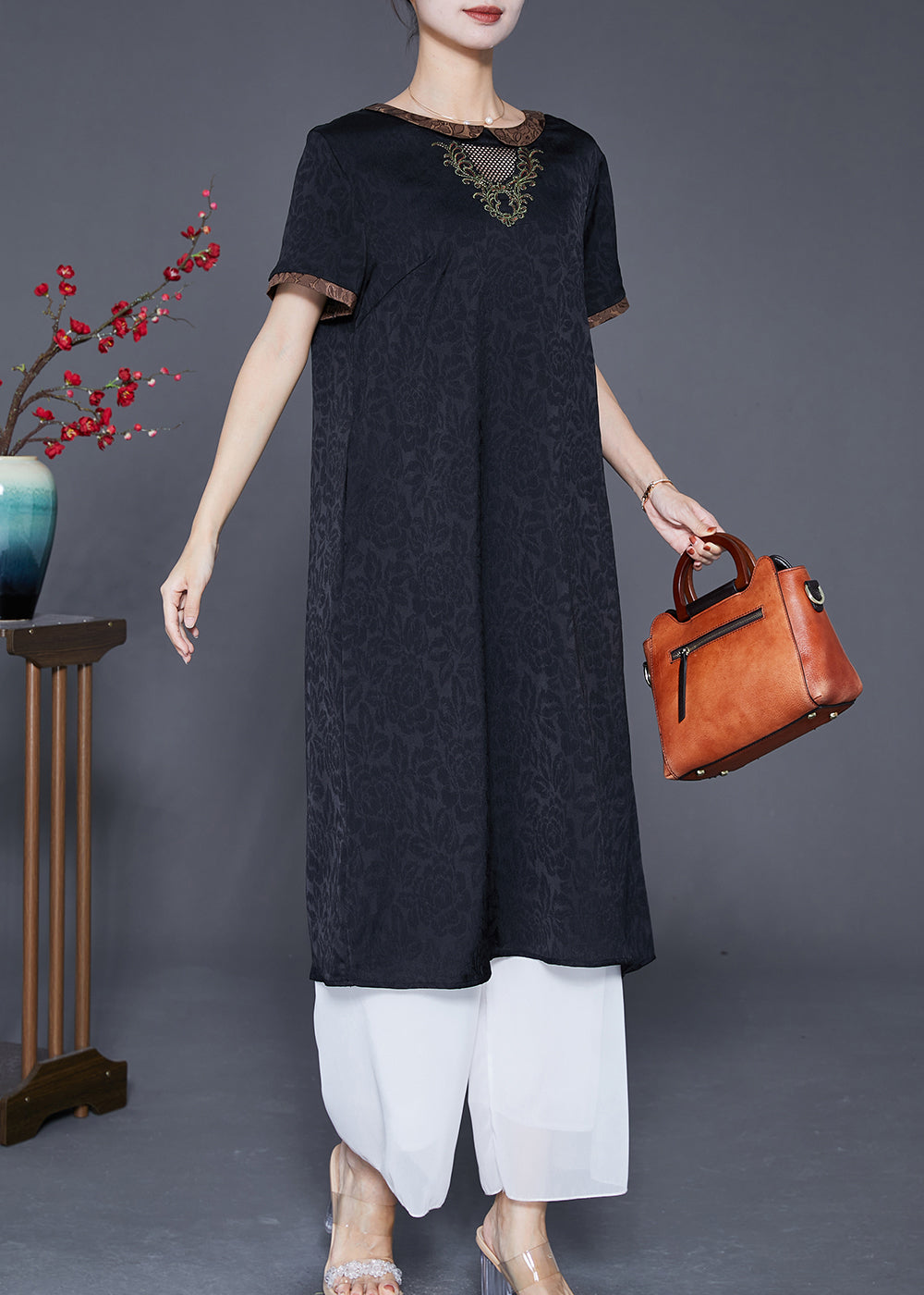 Beautifully Finished Dress in a Timeless Design