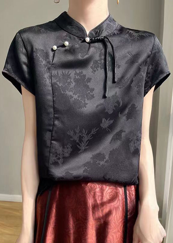 Well Tailored Top with a Graceful Silhouette