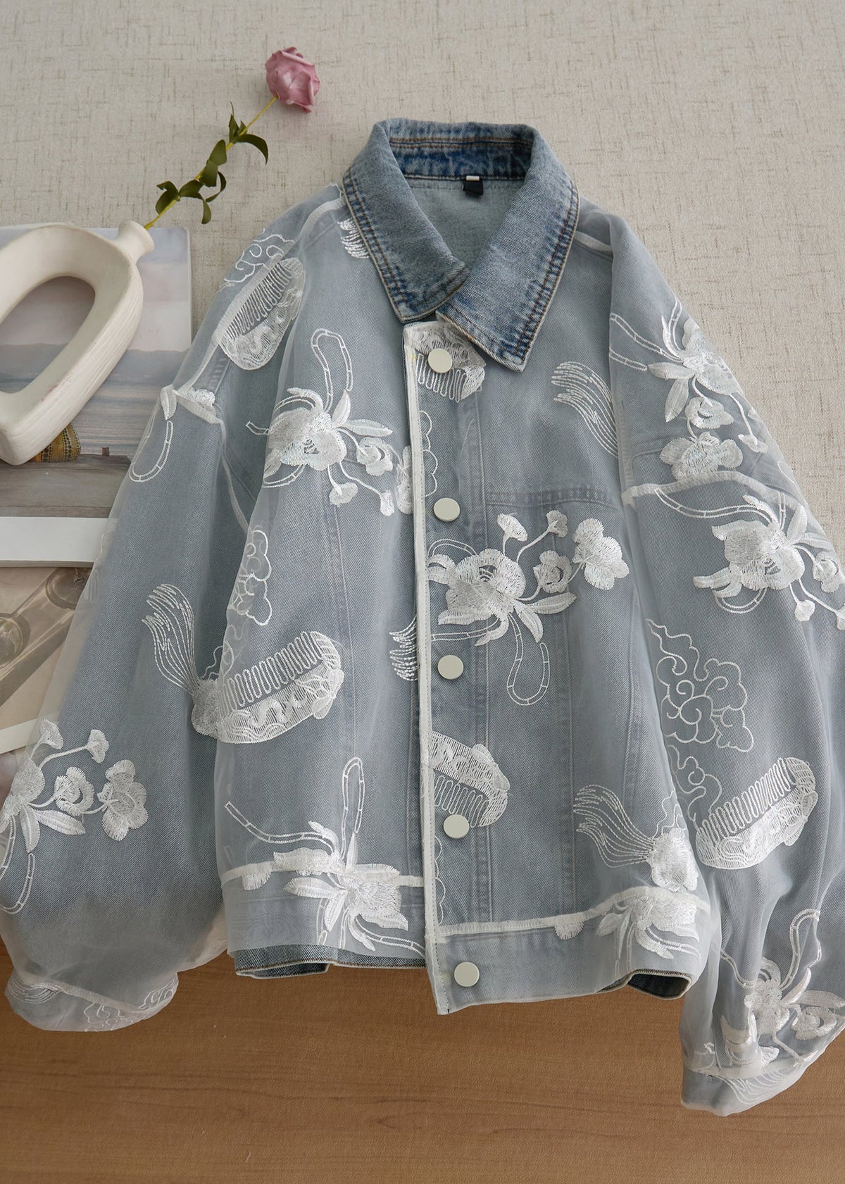 Effortlessly Elegant Coat with a Timeless Design