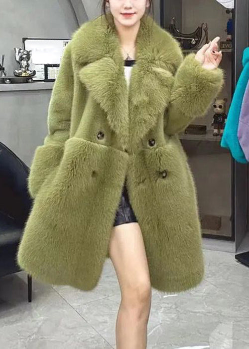 Well Tailored Coat with a Graceful Silhouette