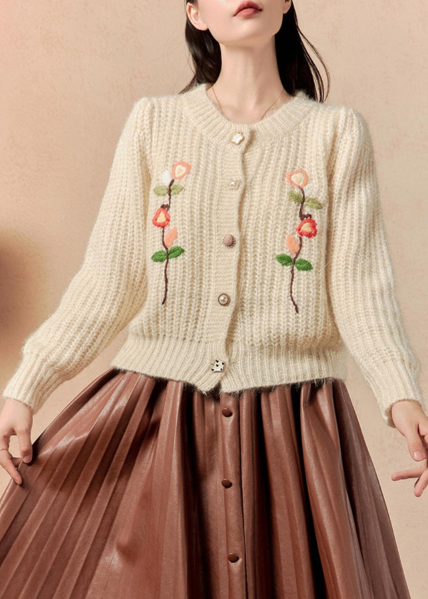 Well Tailored Cardigan with a Graceful Silhouette