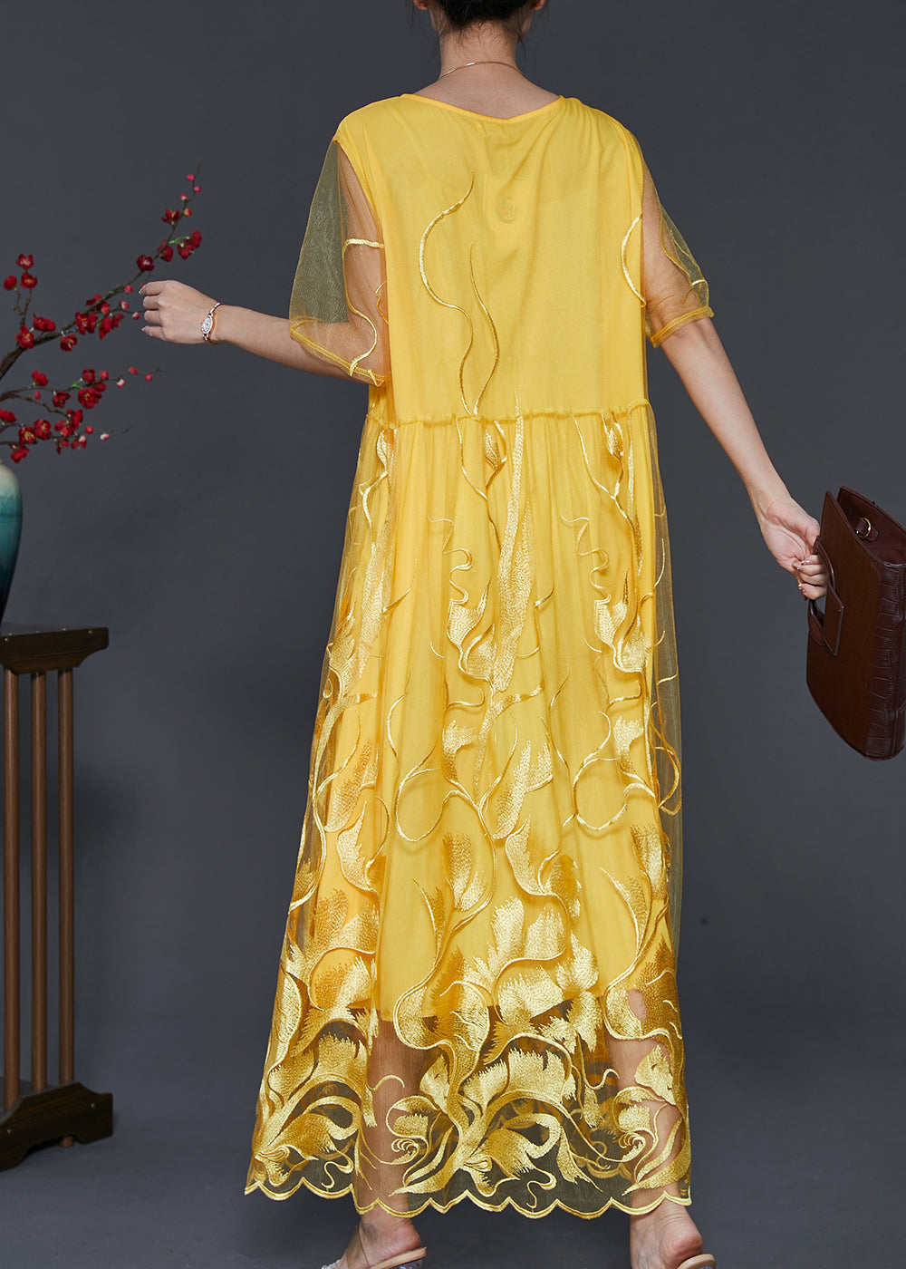 Well Tailored Dress with a Graceful Silhouette