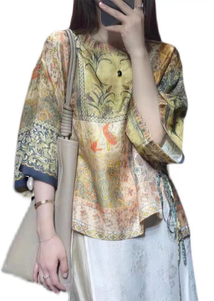 Effortlessly Elegant Top with a Timeless Design