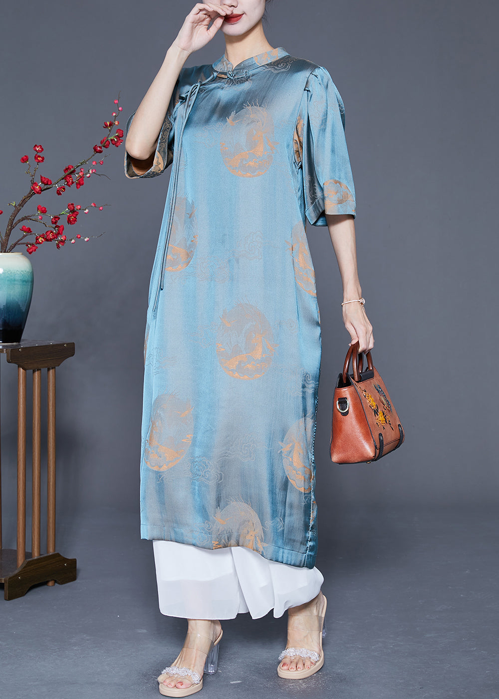 Well Tailored Dress with a Graceful Silhouette