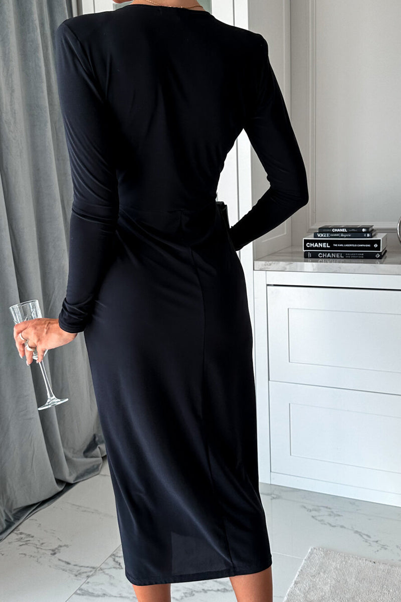 Well Tailored Dress with a Graceful Silhouette
