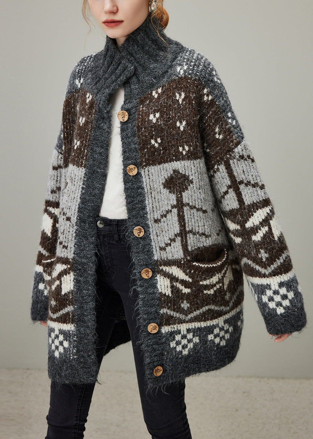 Well Tailored Coat with a Graceful Silhouette