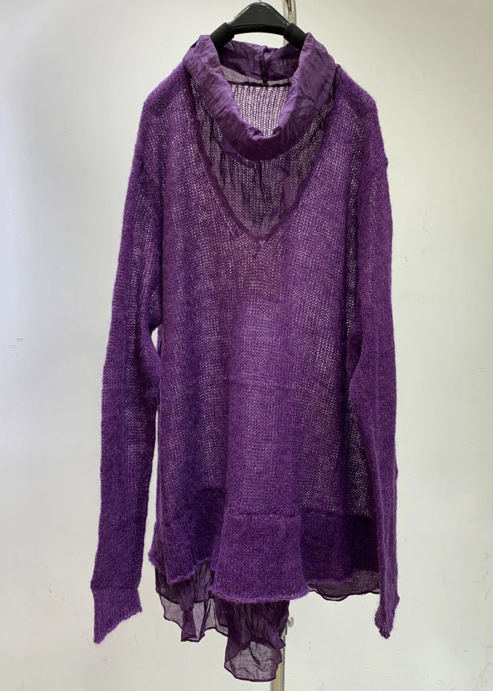 Well Tailored Sweater with a Graceful Silhouette