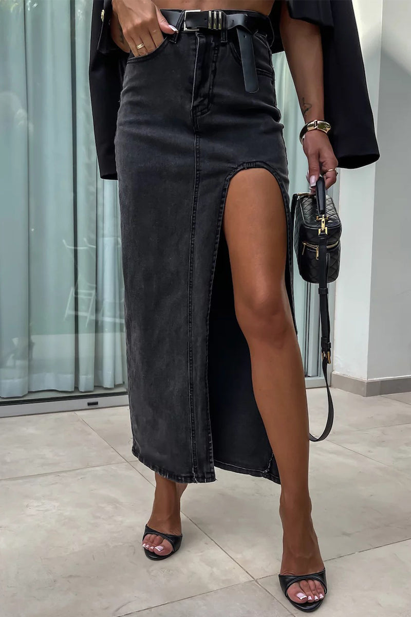 Effortlessly Elegant Garment with a Timeless Design
