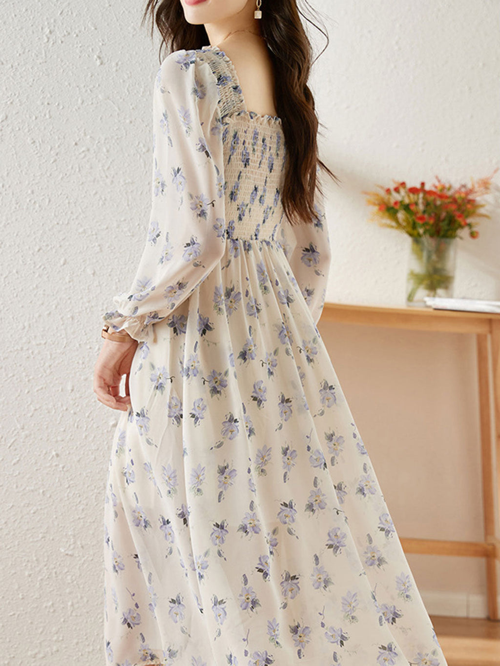 Effortlessly Elegant Dress with a Timeless Design