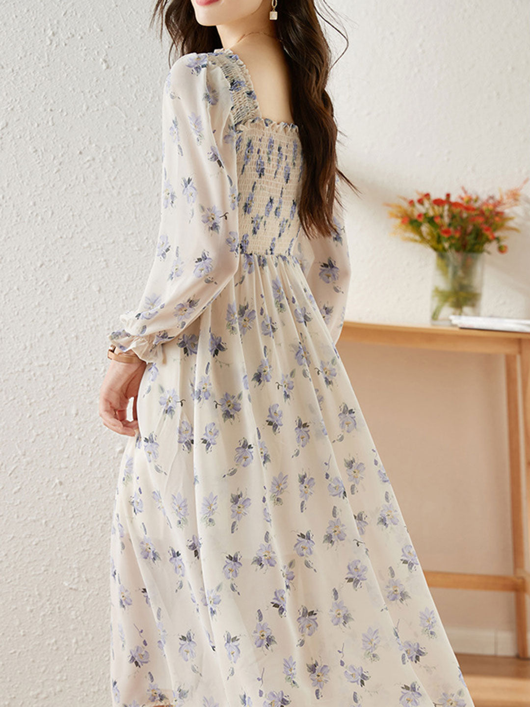 Effortlessly Elegant Dress with a Timeless Design
