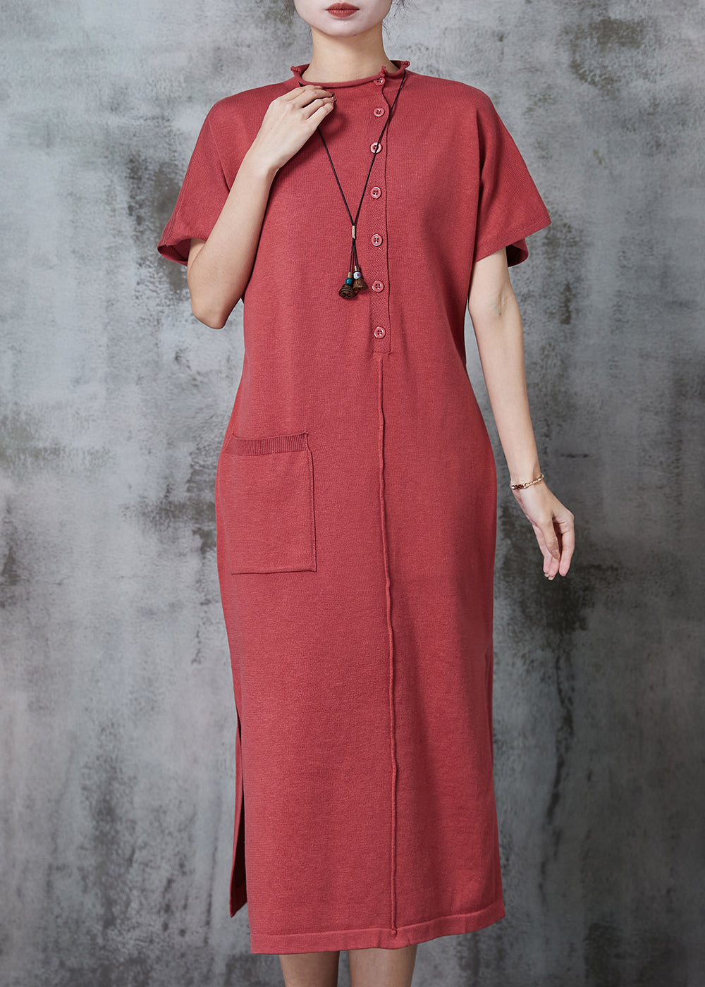 Well Tailored Dress with a Graceful Silhouette