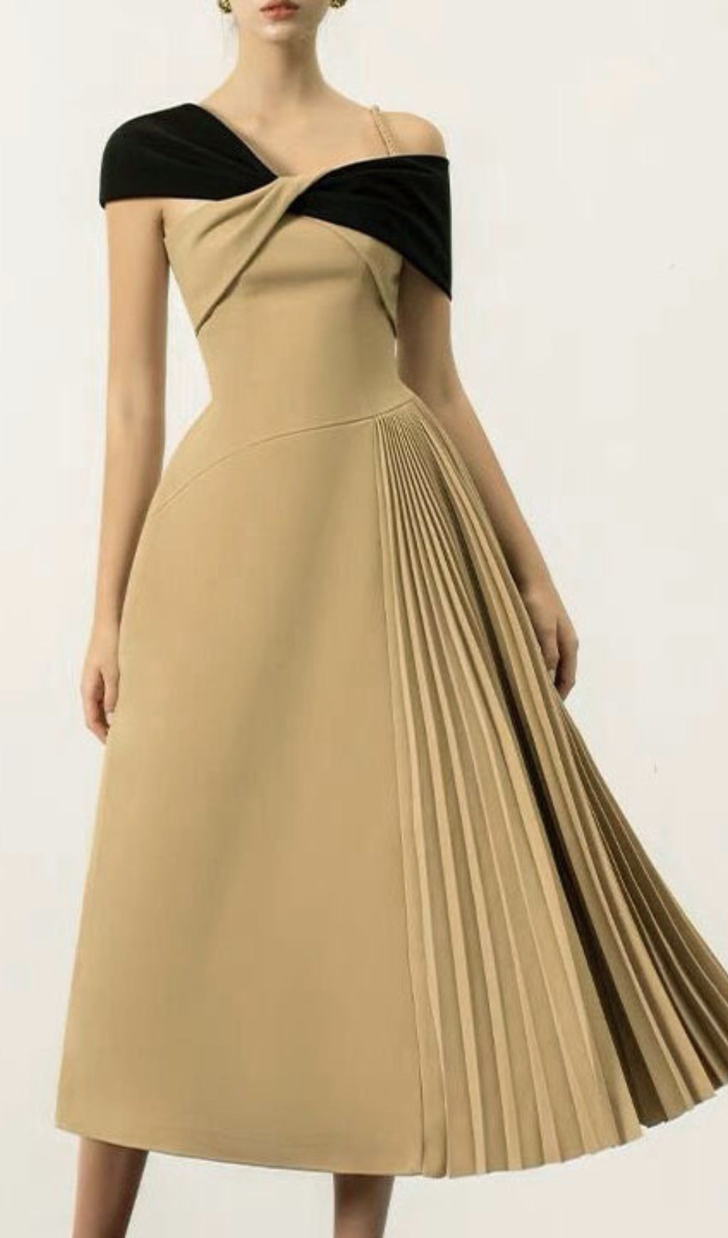 Polished Dress with an Effortless Classic Look