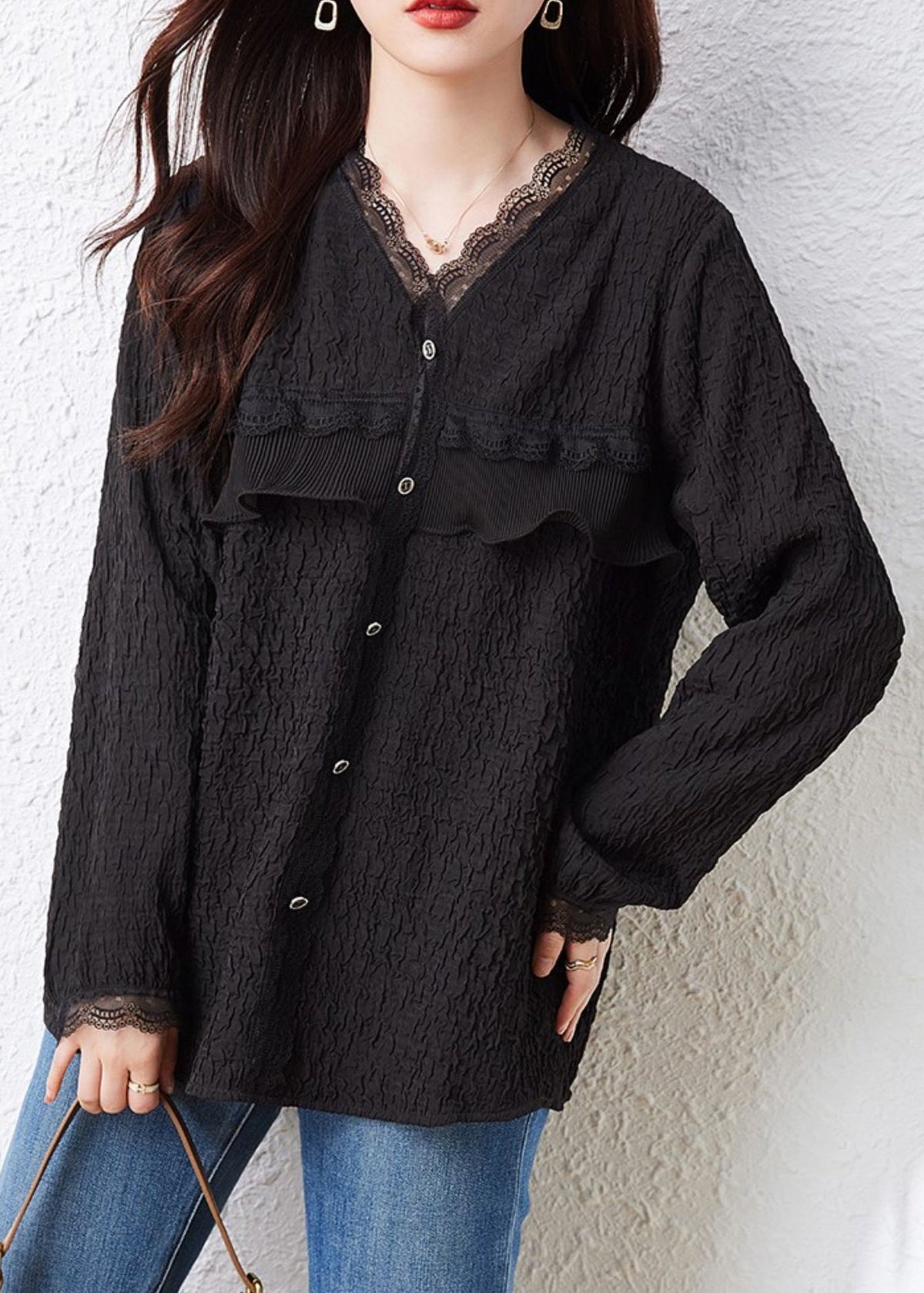 Well Tailored Top with a Graceful Silhouette