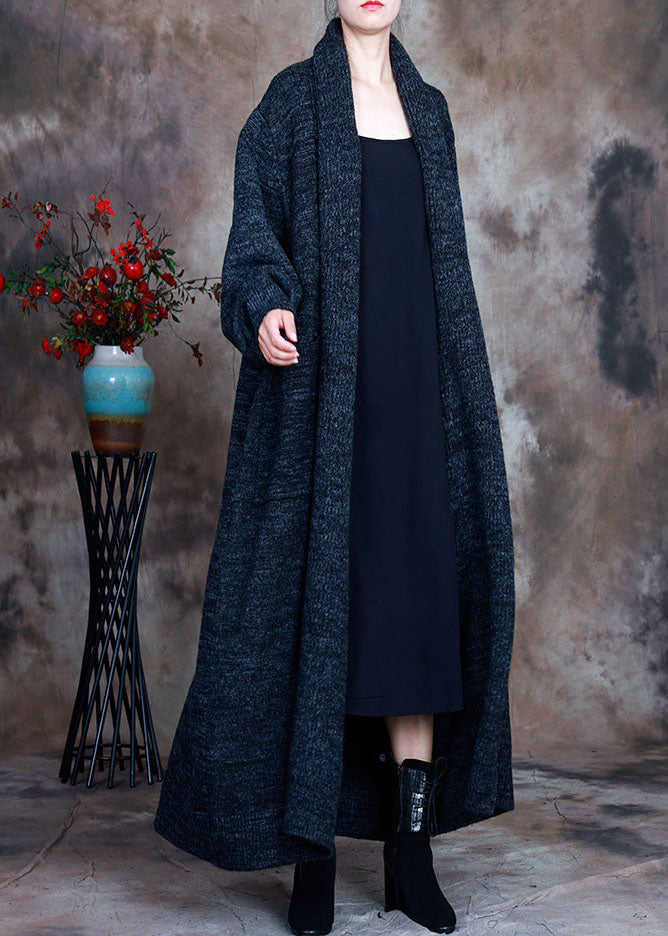 Well Tailored Cardigan with a Graceful Silhouette