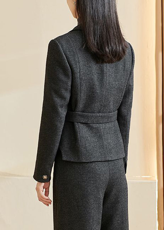 Well Tailored Coat with a Graceful Silhouette