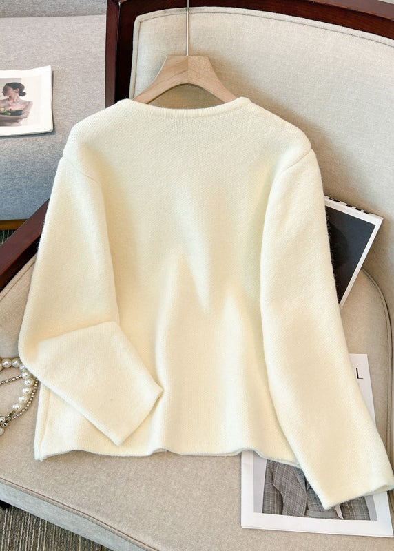 Well Tailored Cardigan with a Graceful Silhouette