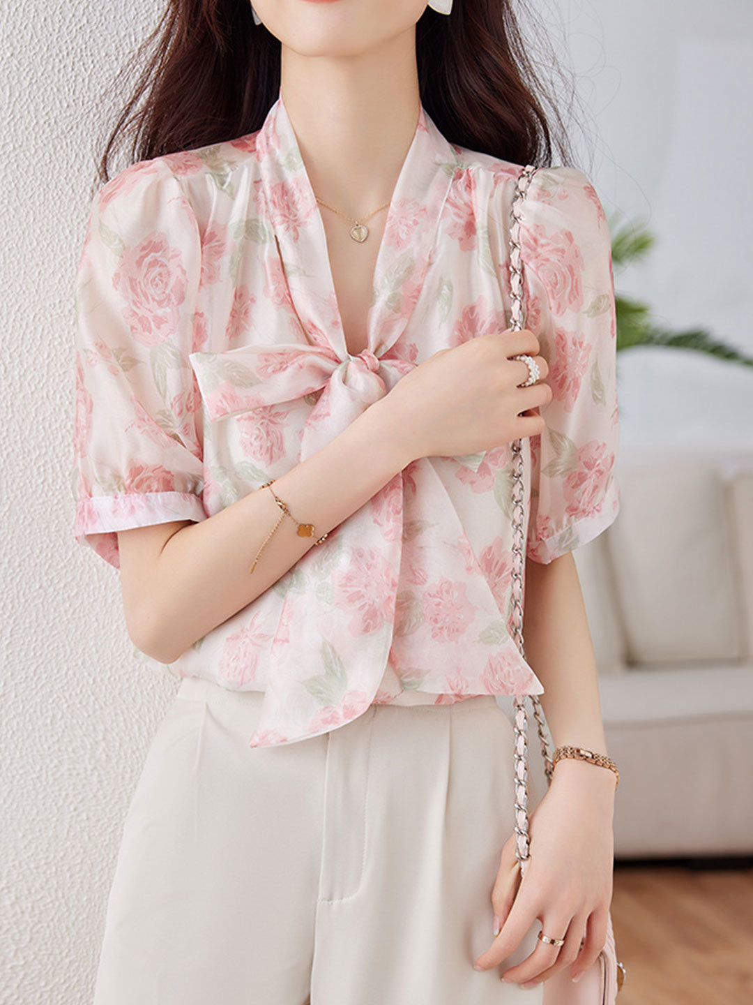 Well Tailored Top with a Graceful Silhouette