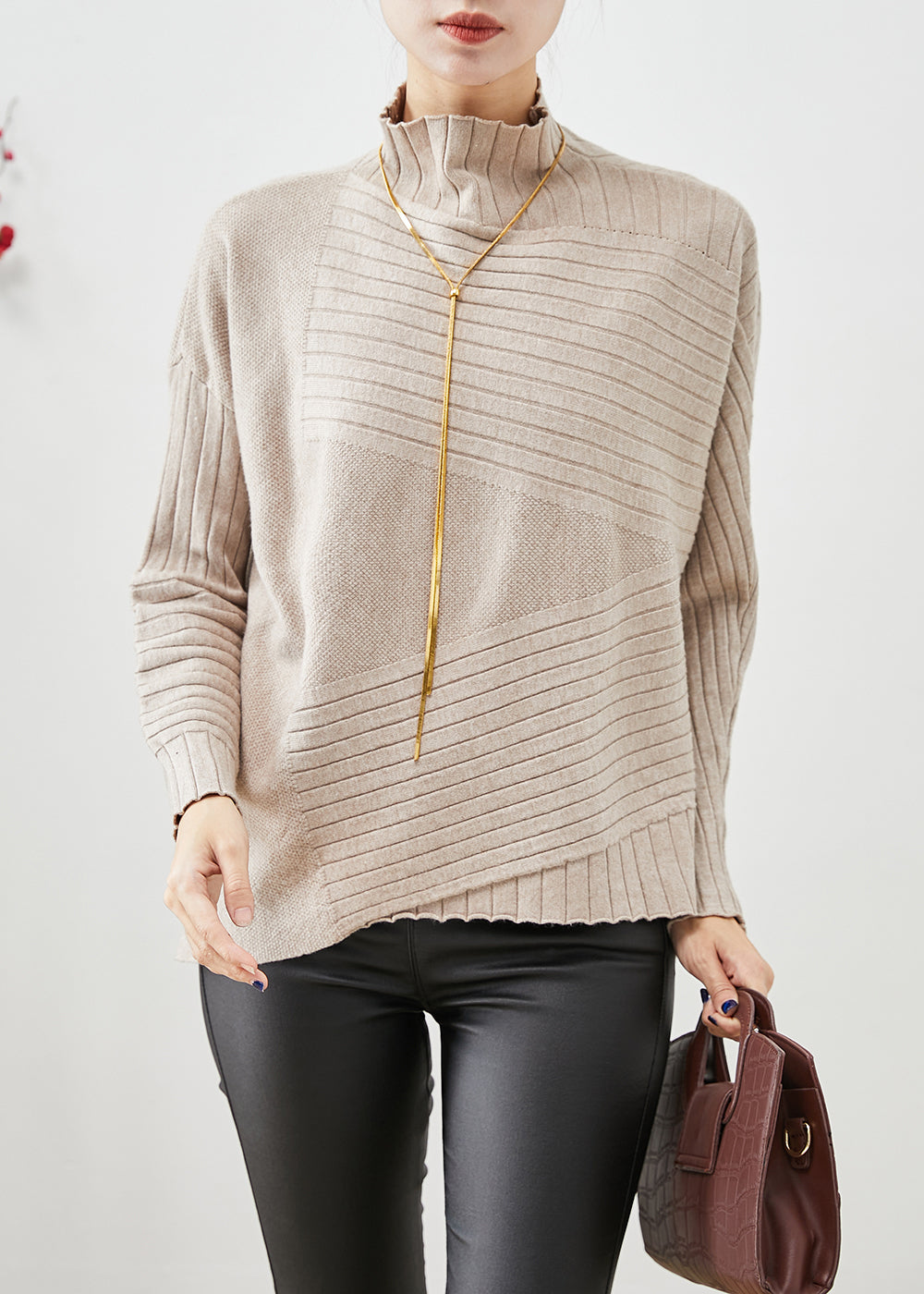 Well Tailored Sweater with a Graceful Silhouette