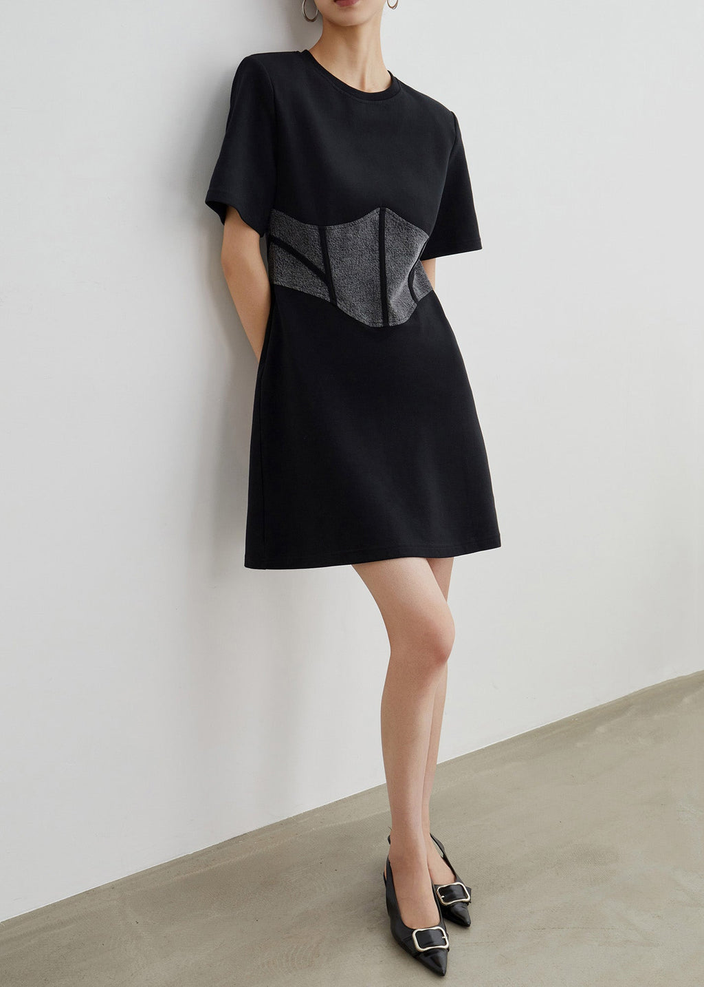 Beautifully Finished Dress in a Timeless Design