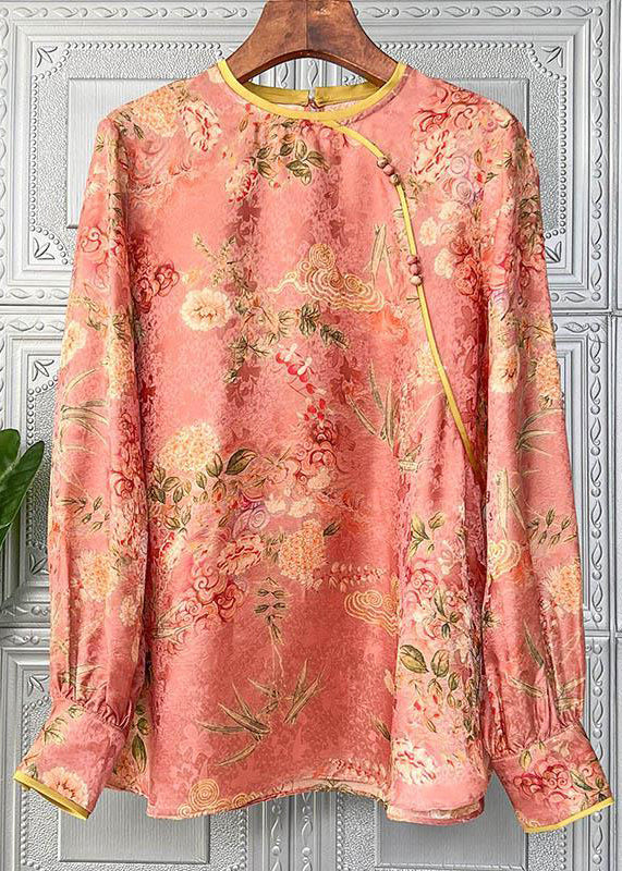 Well Tailored Top with a Graceful Silhouette