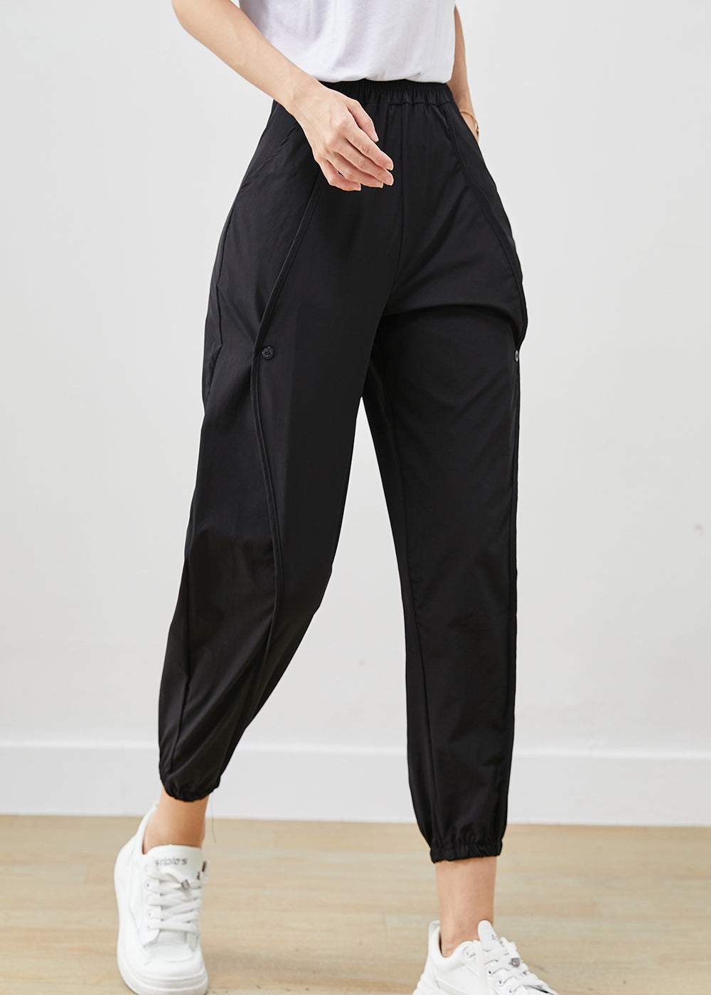 Well Tailored Pants with a Graceful Silhouette
