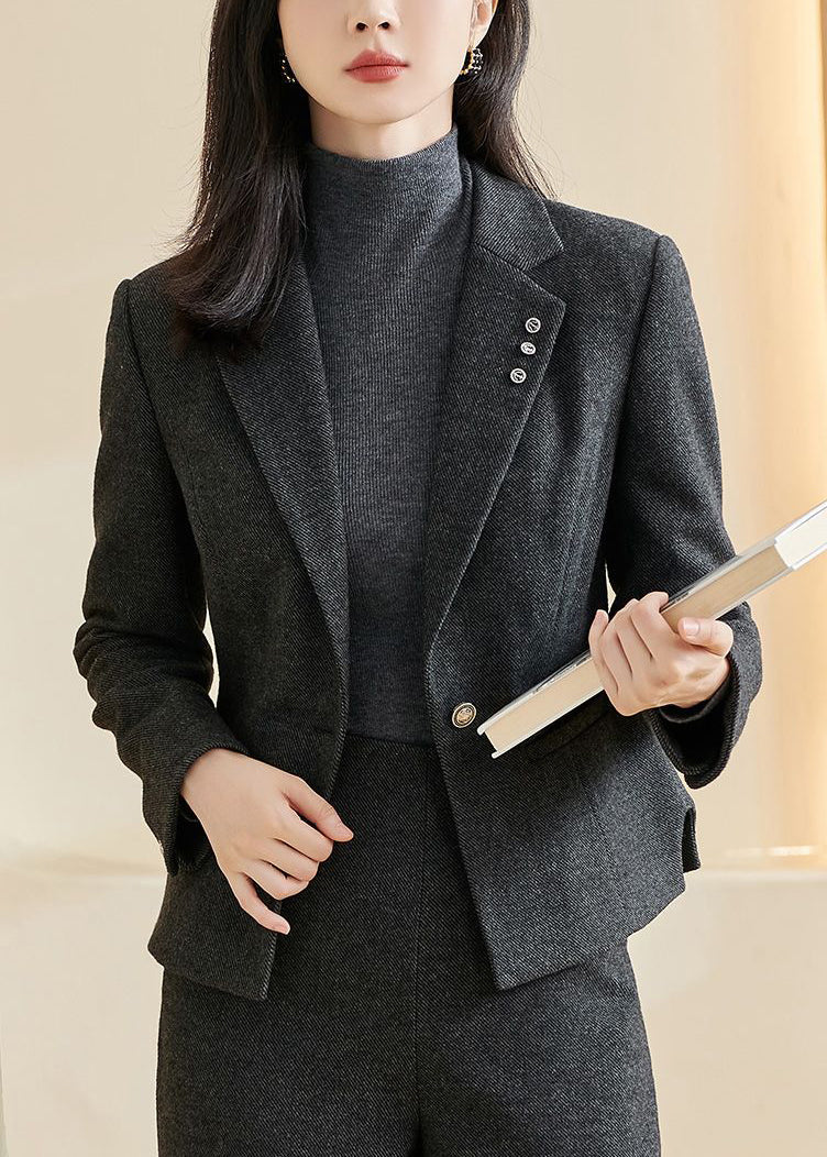 Well Tailored Coat with a Graceful Silhouette