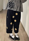Effortlessly Elegant Pants with a Timeless Design