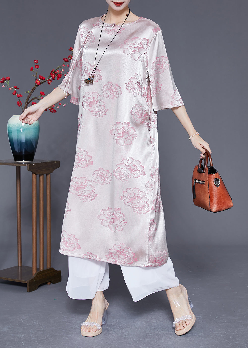 Effortlessly Elegant Dress with a Timeless Design