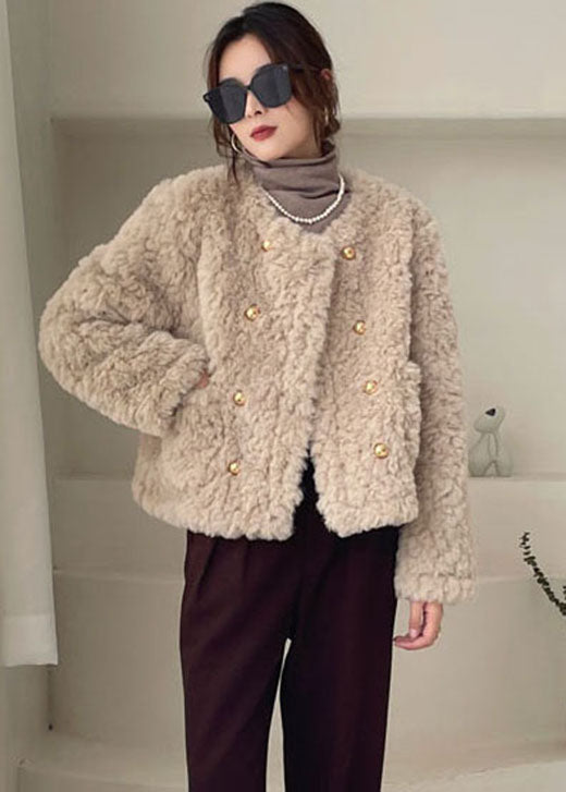 Beautifully Finished Coat in a Timeless Design