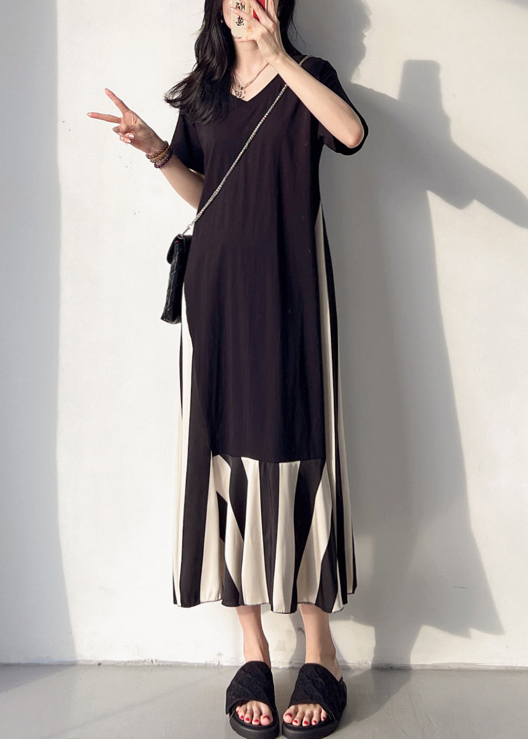 Effortlessly Elegant Dress with a Timeless Design