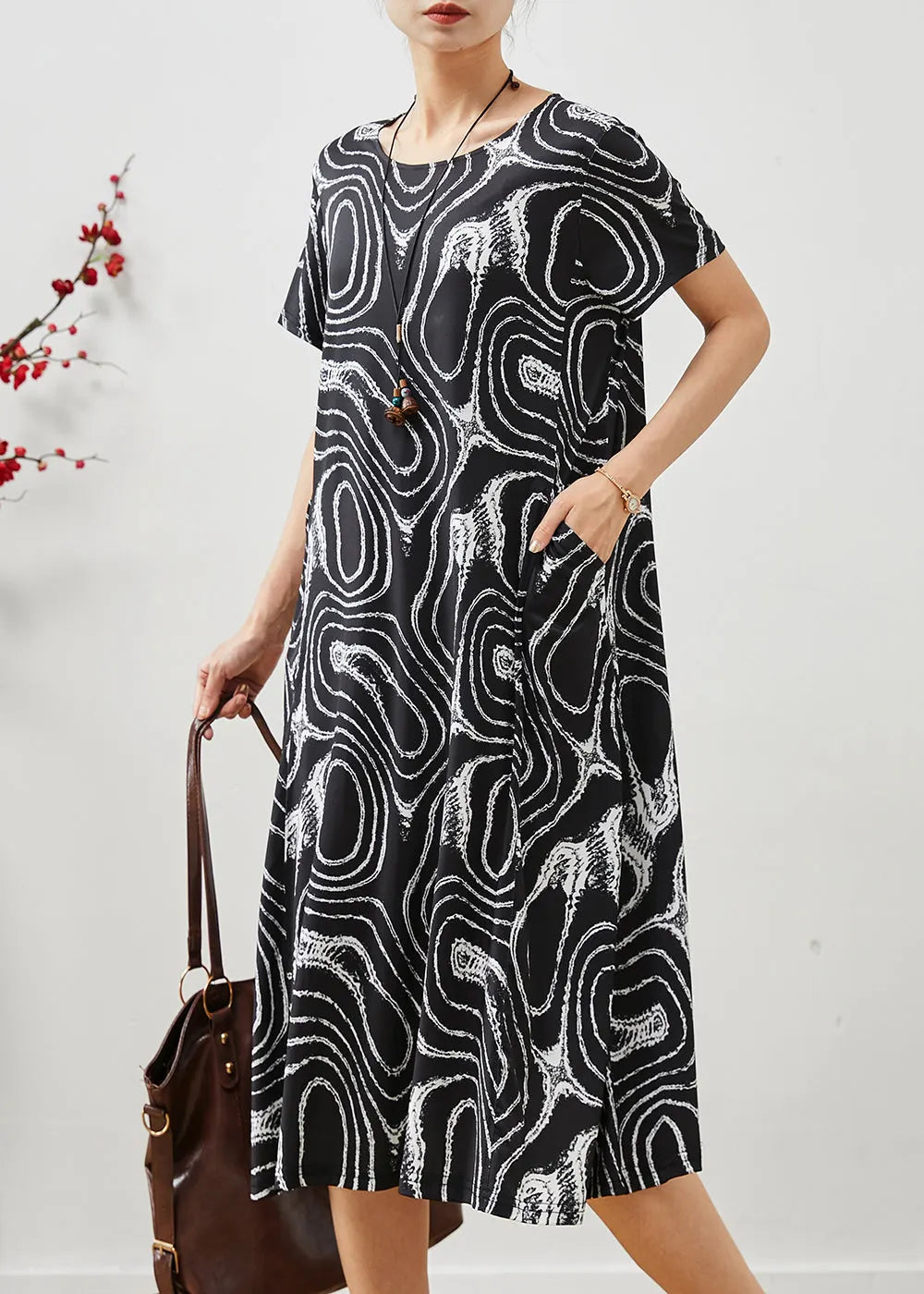 Well Tailored Dress with a Graceful Silhouette