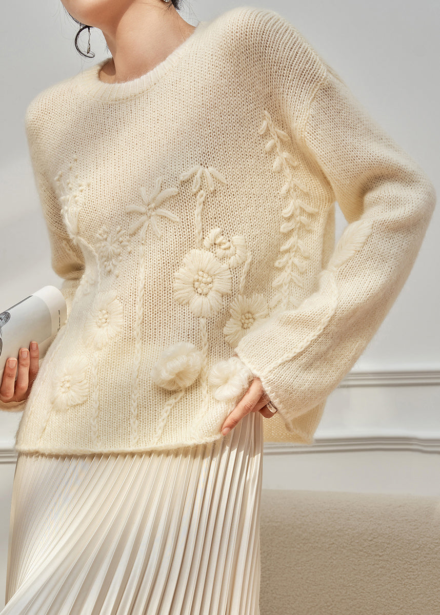 Well Tailored Sweater with a Graceful Silhouette