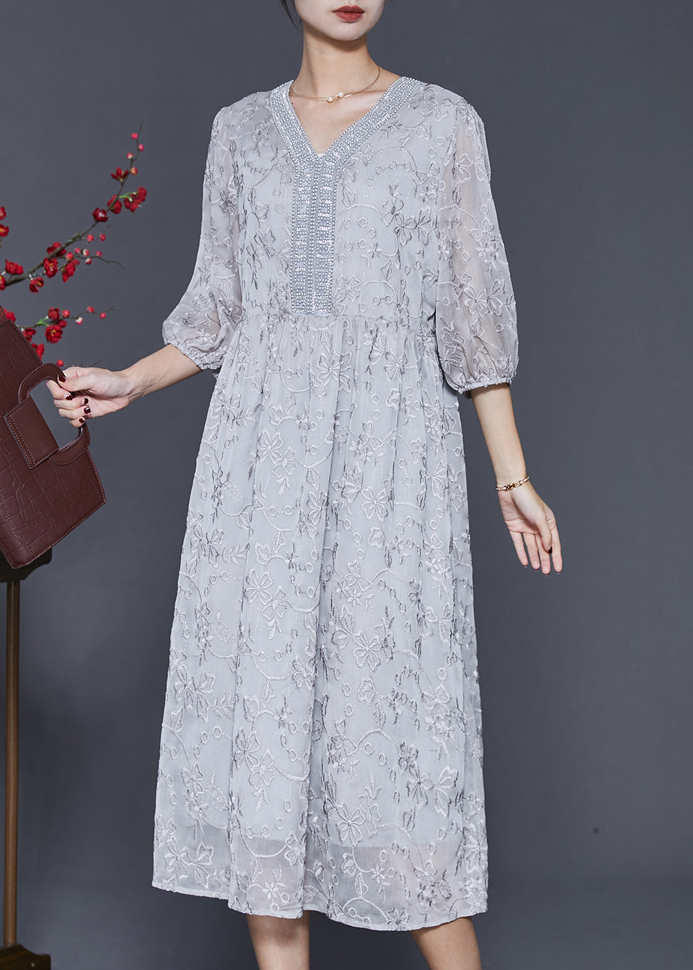 Effortlessly Elegant Dress with a Timeless Design