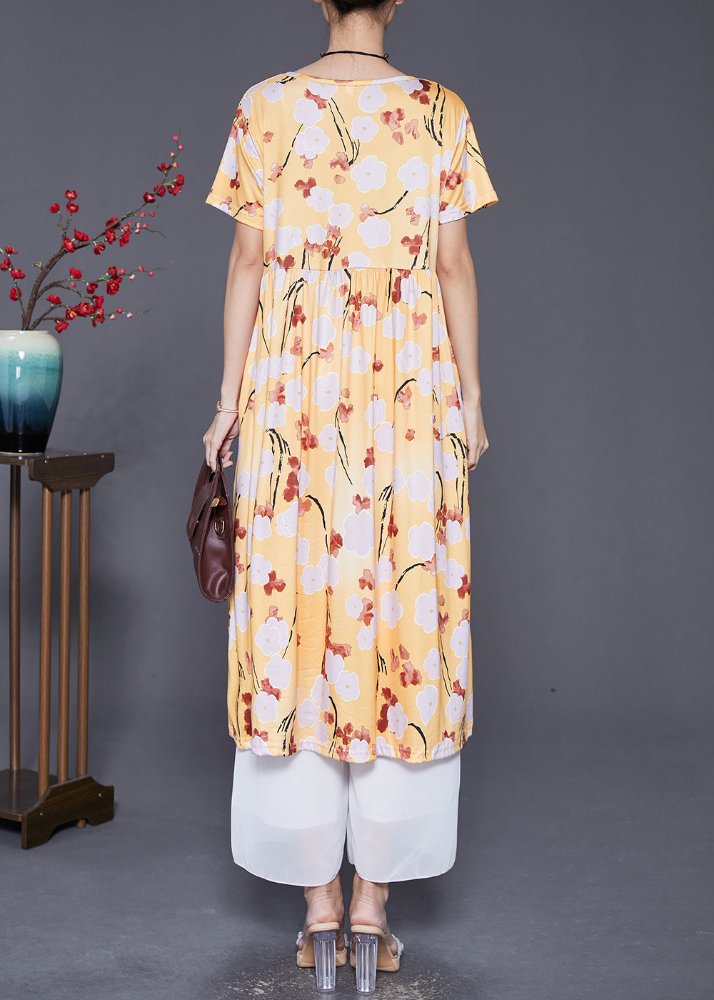 Beautifully Finished Dress in a Timeless Design