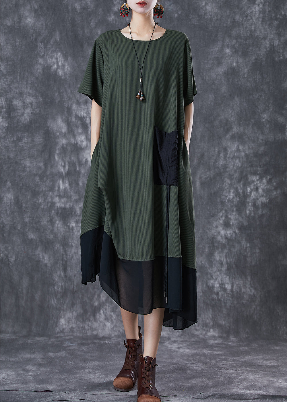 Beautifully Finished Dress in a Timeless Design