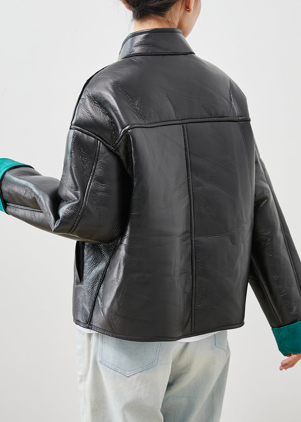 Effortlessly Elegant Jacket with a Timeless Design