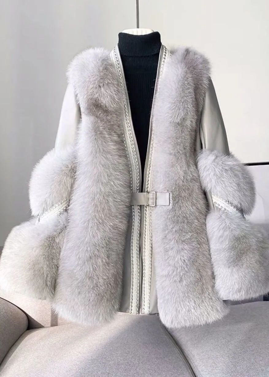 Well Tailored Coat with a Graceful Silhouette