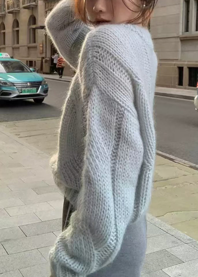 Effortlessly Elegant Sweater with a Timeless Design