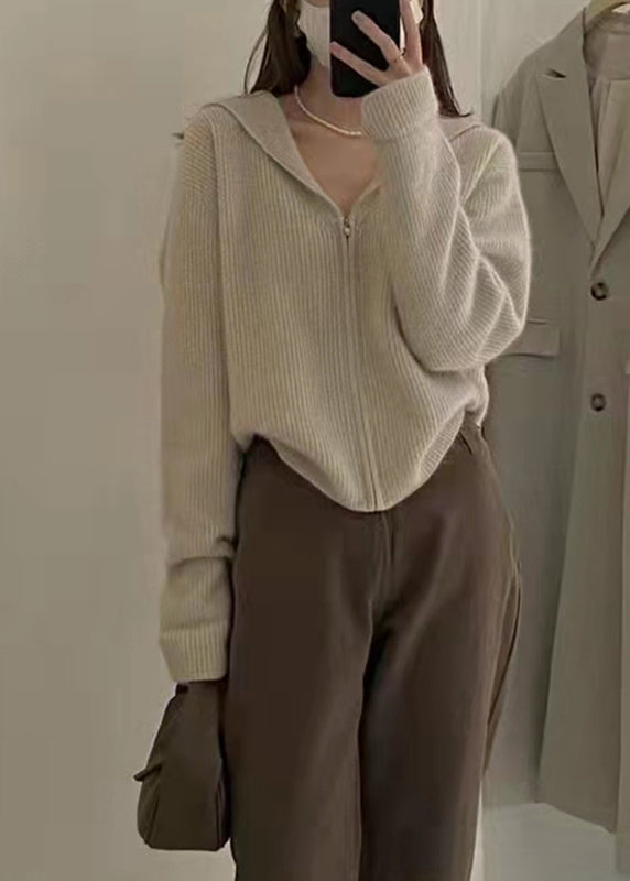 Effortlessly Elegant Sweater with a Timeless Design