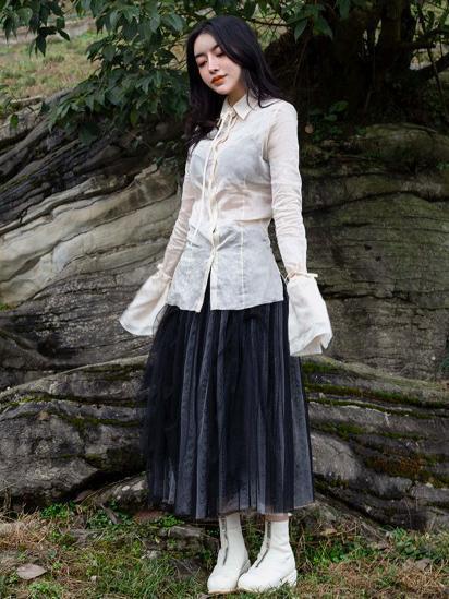 Effortlessly Elegant Garment with a Timeless Design