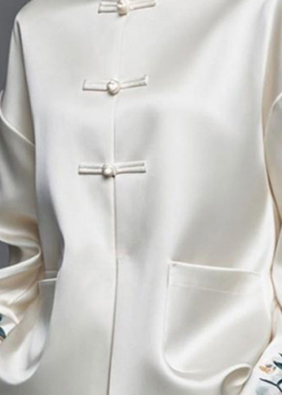 Well Tailored Coat with a Graceful Silhouette