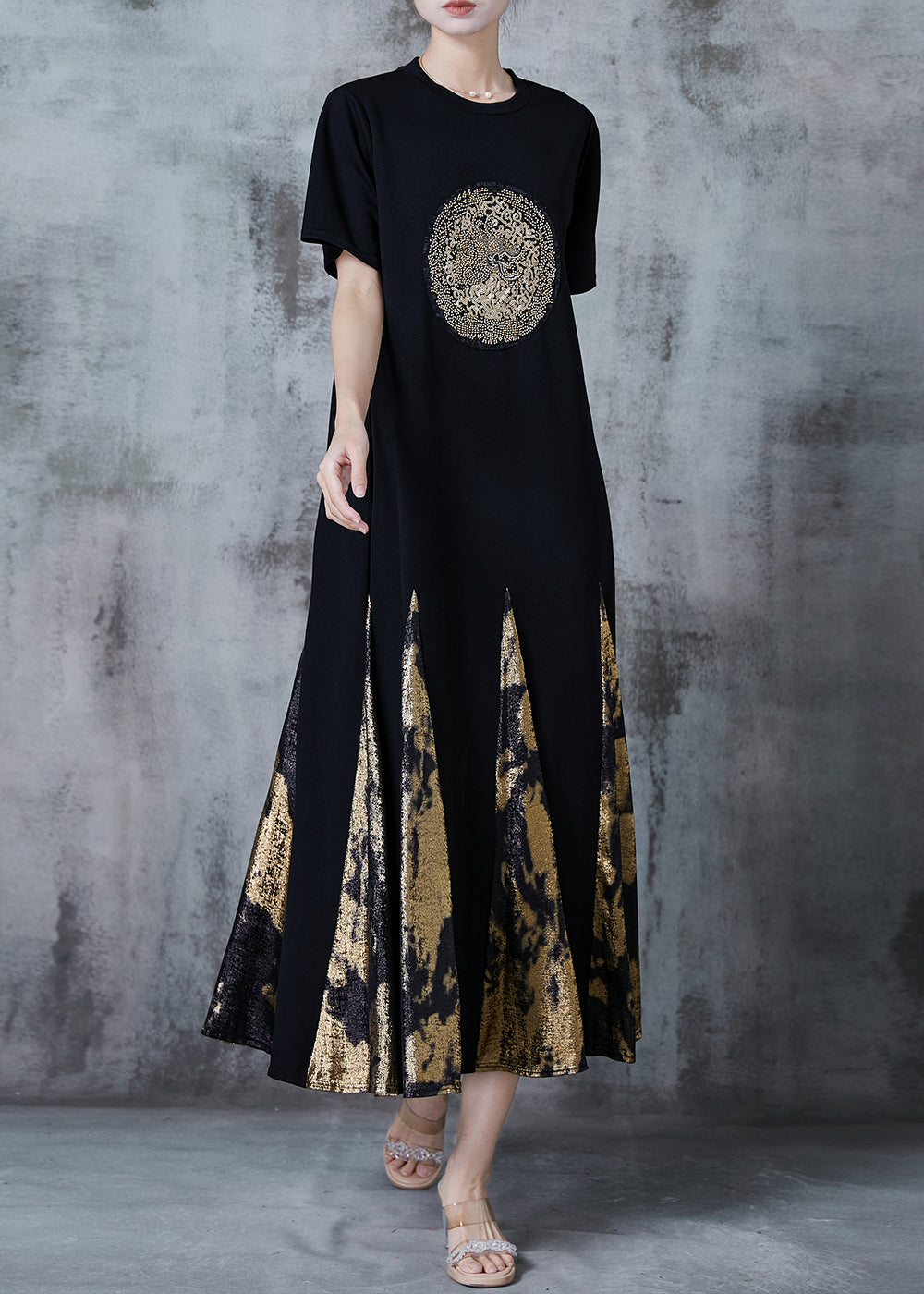 Effortlessly Elegant Dress with a Timeless Design