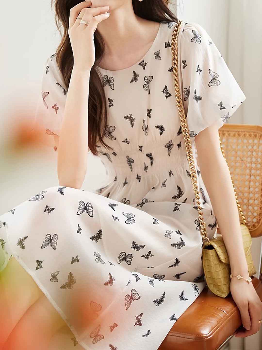 Well Tailored Dress with a Graceful Silhouette