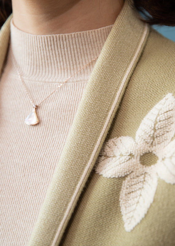 Well Tailored Cardigan with a Graceful Silhouette