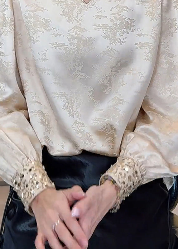 Well Tailored Top with a Graceful Silhouette