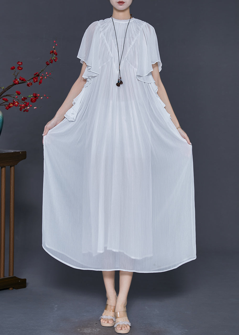 Beautifully Finished Dress in a Timeless Design